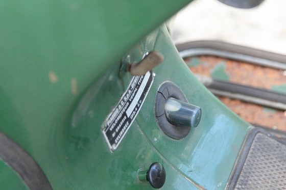 分離給油仕様となっている珍しいVespa 125GTRのエンジン周辺