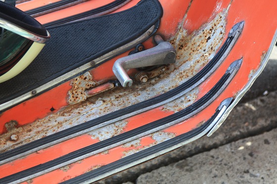 錆が広がったGTRの車体、味のある風貌が印象的。