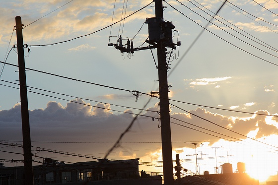 節電で照明を落としたことで気づけた夕焼け空の美しさ