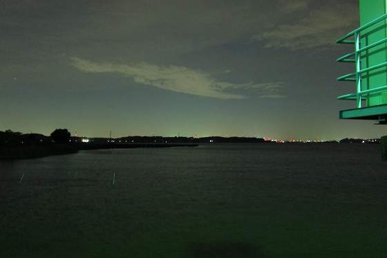 手賀沼沿いの夕暮れ時に吹く涼しい風