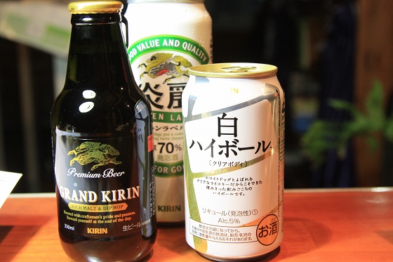 差し入れのGRAND KIRINと白ハイボールの缶セット