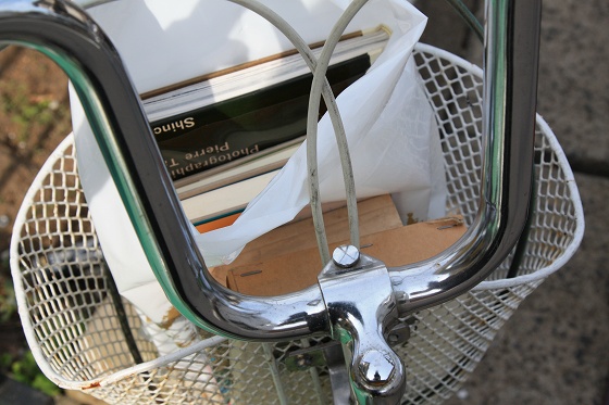 自転車のカゴに収まるよう制限して本を購入