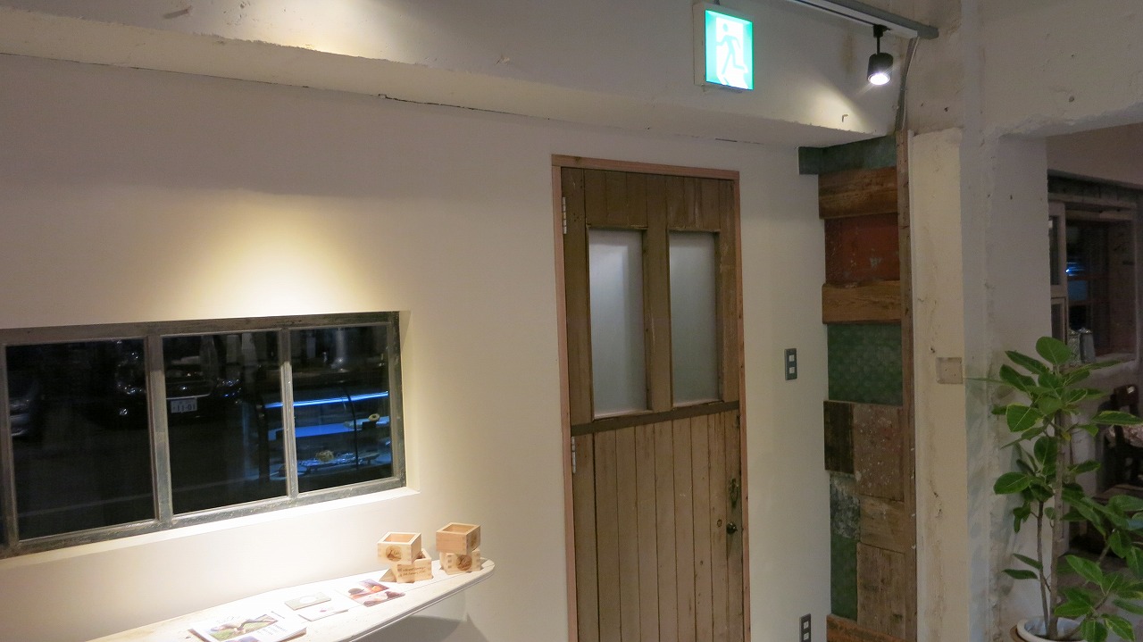 古材が使われた店内の様子その3