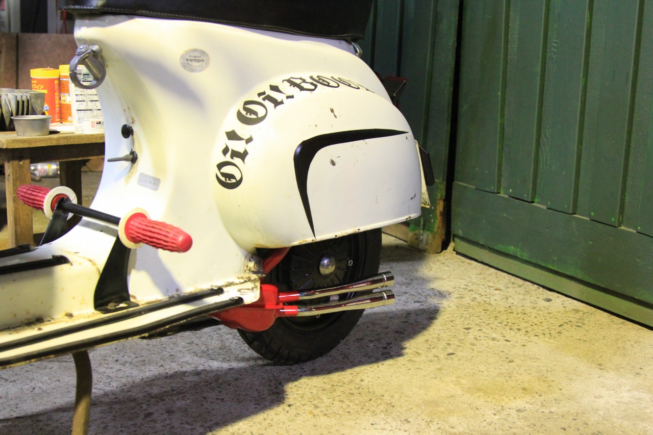 見た目は好印象なvespa100のチャンバー