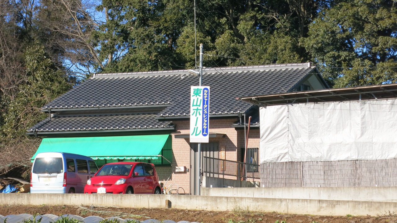 個人宅の敷地内に築かれたDIYの城