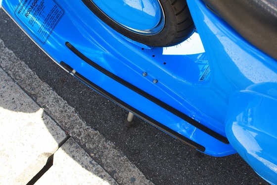 フロアレールなどベース車50Rの名残が残る箇所