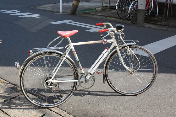 丸石ヤングホリデー、レトロなスタイルの自転車。