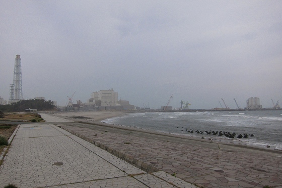 津波被害を受けた南相馬市の海沿いの地域の光景。
