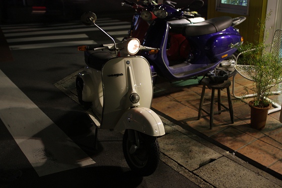 エンジン始動に成功したベスパ50s