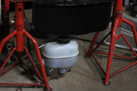 PX200FLのOIL漏れ点検後、タンク組み付け準備の様子