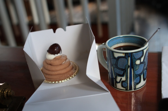 モンブランとコーヒーの優雅なひととき