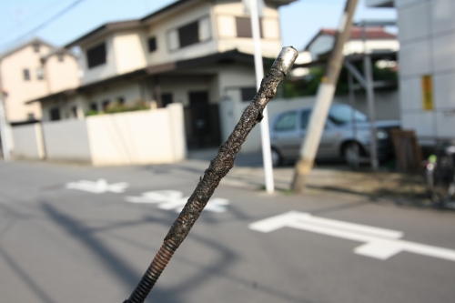 溶けて使えなくなったクラッチケーブルのアウター