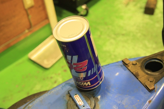 新たに投入された2ストオイルの缶