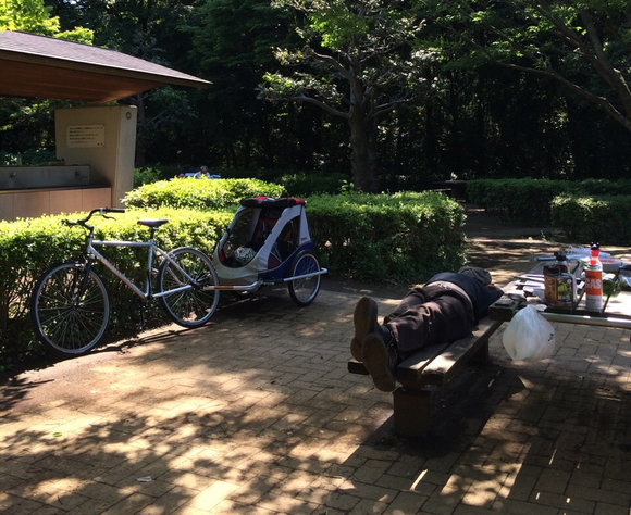 盗撮された寝姿とお腹まわり