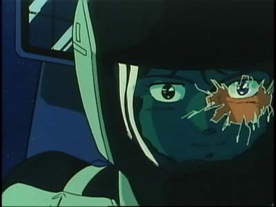 ビールとZガンダムのDVDパッケージの並んだ夜の写真