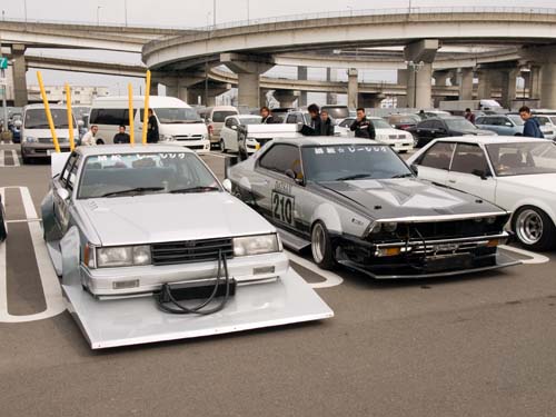 竹やり出っ歯仕様の改造車（族車）の参考イメージ
