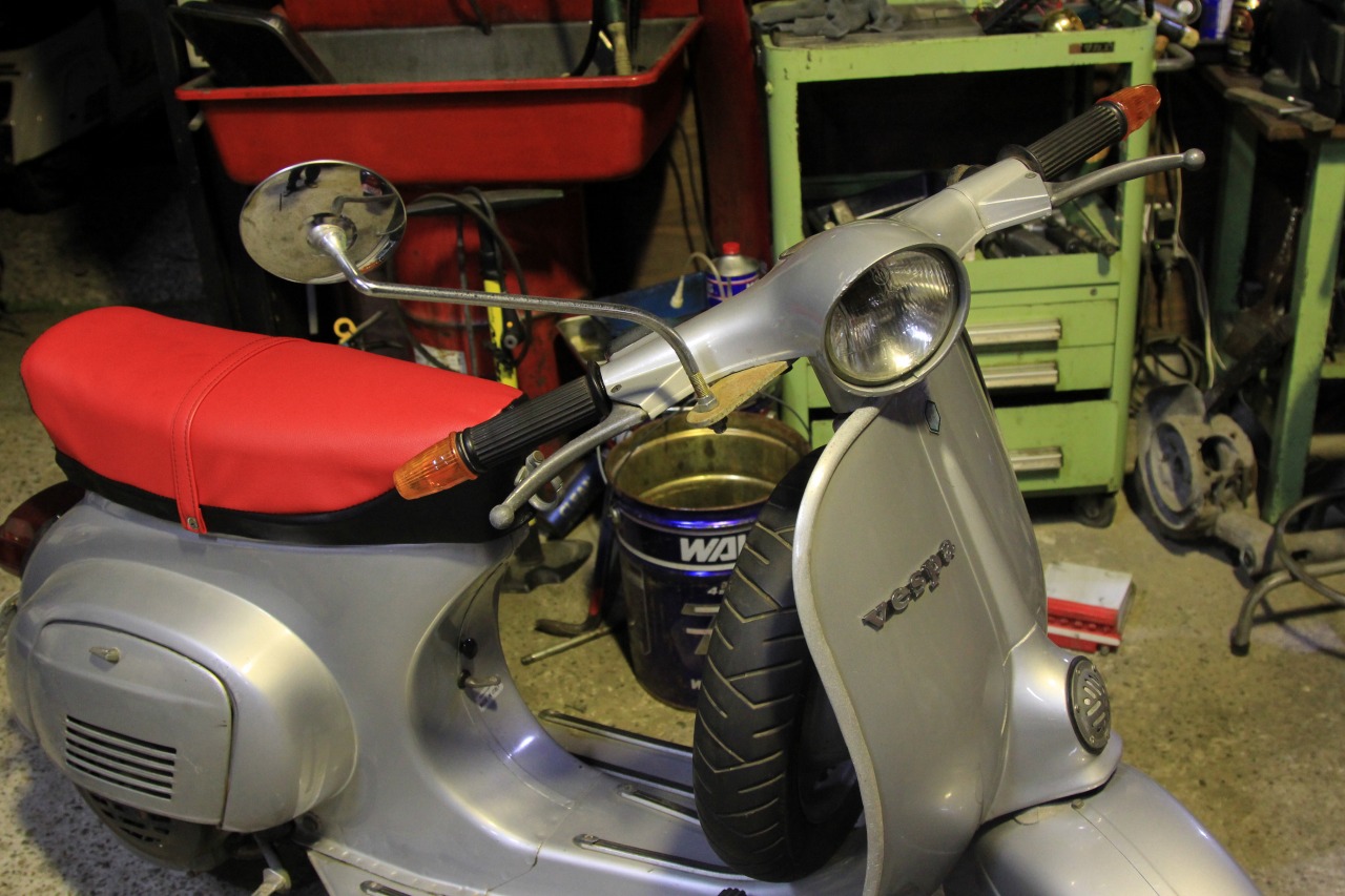 仕上げ作業が終わったvespa50s