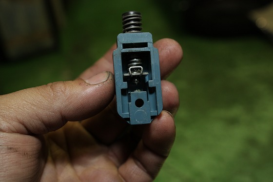 電気系統を丁寧に整備中。