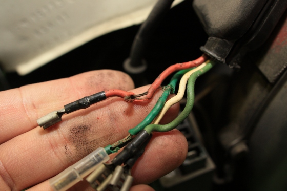 発電コイルからの配線交換作業中