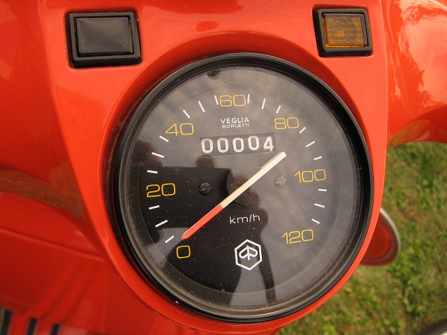 イベントに展示されていた新車のP125X。ピカピカのボディ。