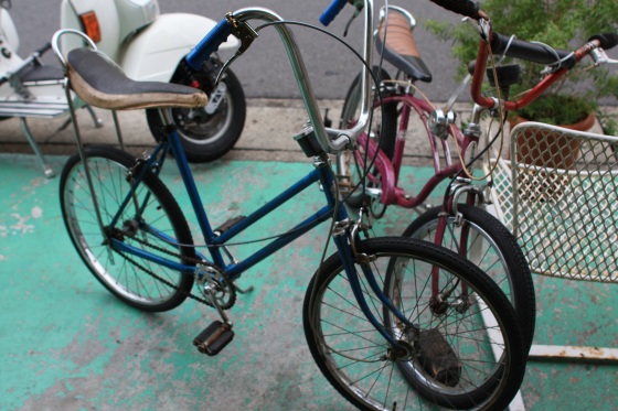 トライアンフ仕様の個性的なカスタム自転車