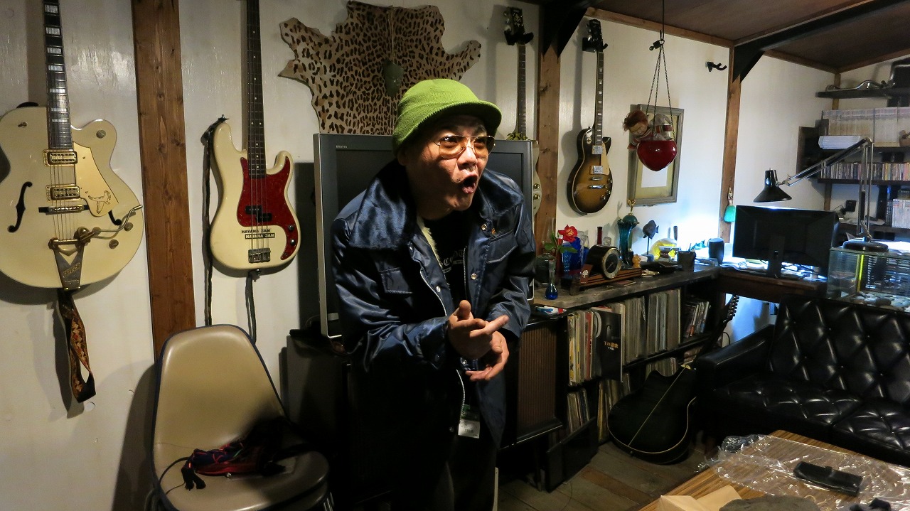 ウサギ印をまとった五郎さん(悟朗さん)の全身姿