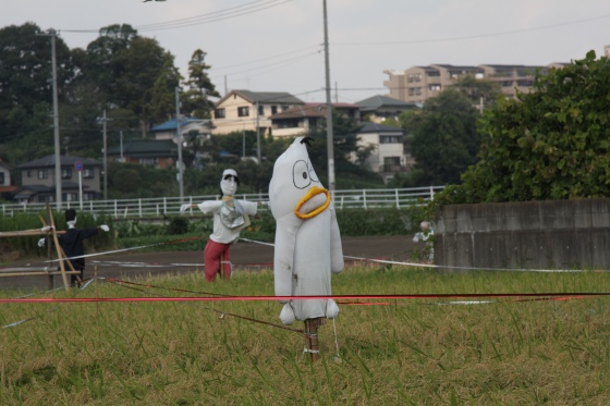 ちょっとホラー感ある姿の案山子その４