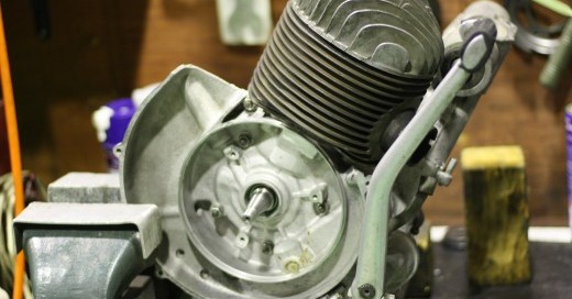 P200Eエンジン組み立て作業を始めた直後の状態