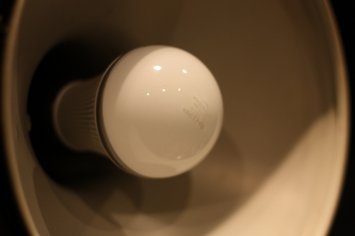 LED電球に交換した様子。発熱が少なく快適