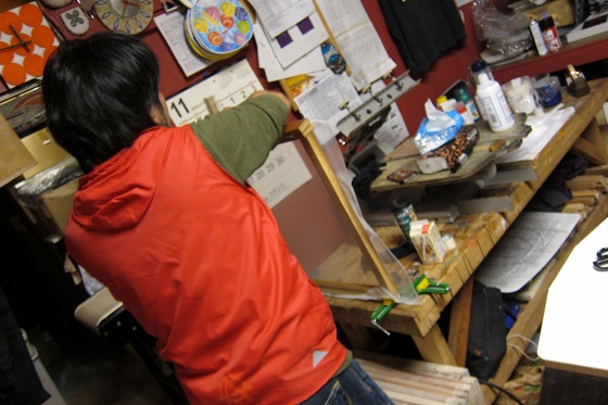 保育園の中での和やかな場面