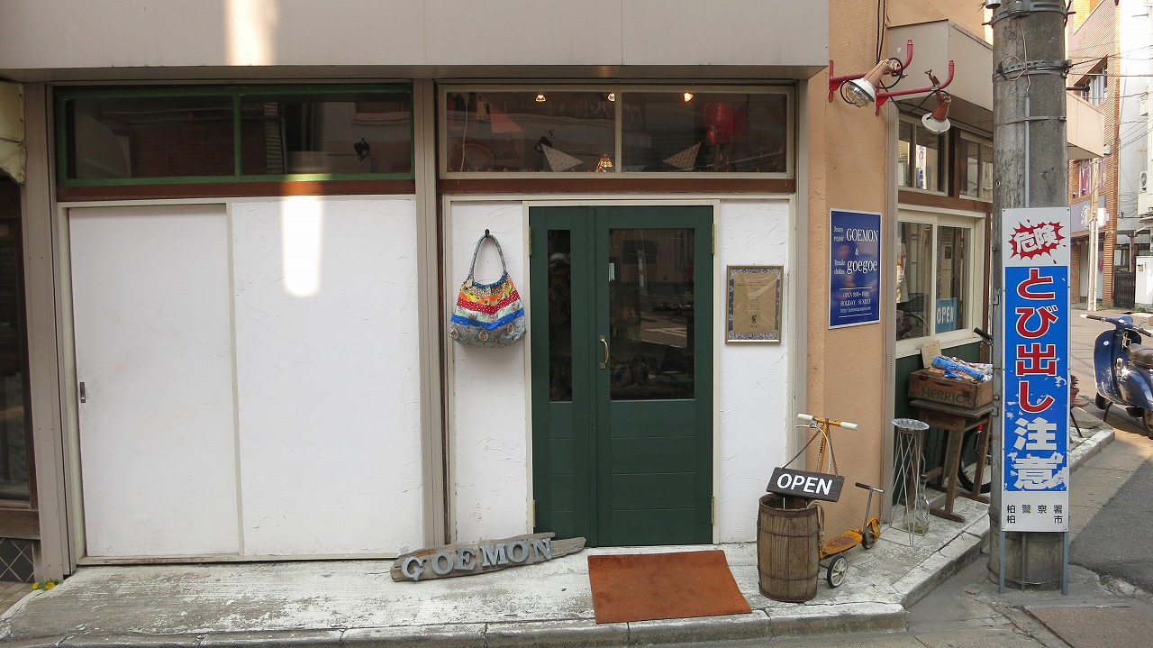 GOEMON&goegoe店内の什器や展示風景