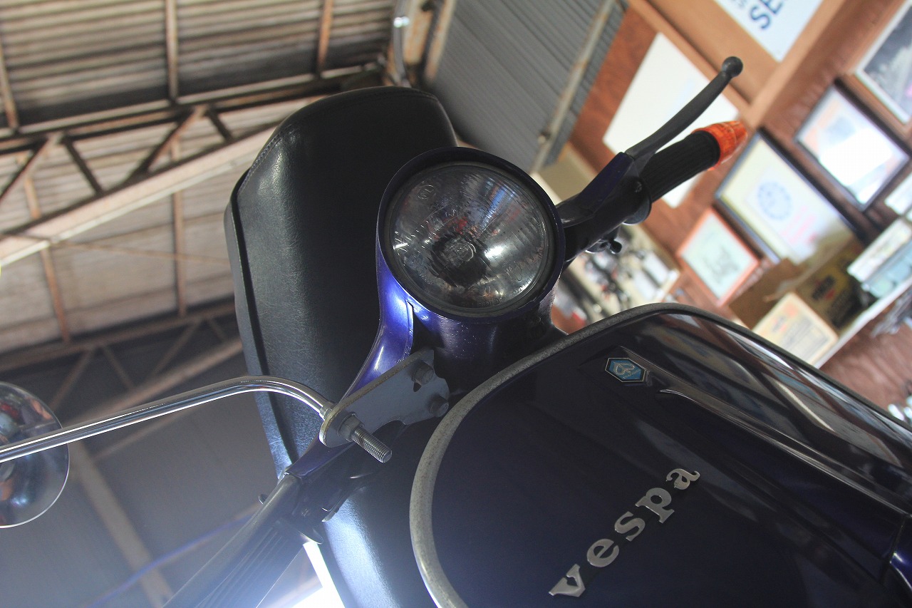 修理入庫したエンジン不動のvespa50s