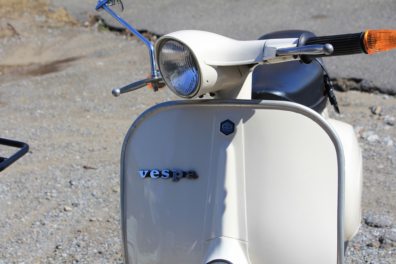 フロントフォークベアリング交換中のVespa50s