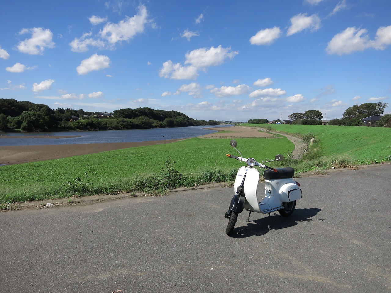 ベスパ100とともに帰還直後の様子