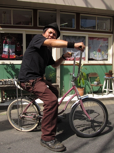SCHWINNの古い自転車、哀愁漂うチャリンコアウトロー