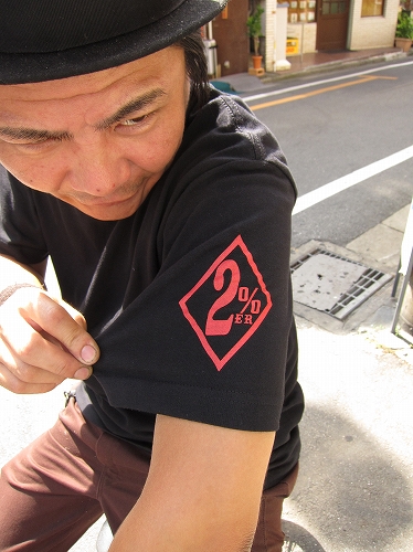 2%ERのTシャツとベスパ、遊び心あふれるワンカット