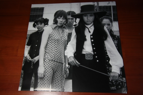 「Killing Melody」のジャケット写真。強烈なインパクトに震えた一枚