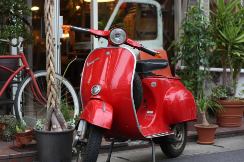 久しぶりに整備が完了したベスパ50sの中古車両