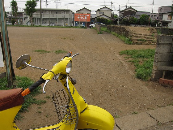 ベスパに乗って試運転中の様子(1台目)