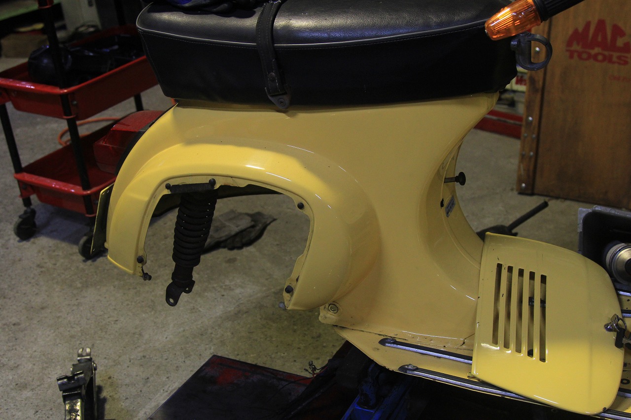 パーツ待ちだったvespa100のエンジン