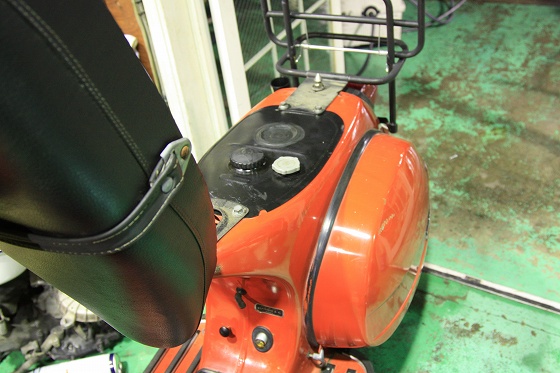 タンクとキャブ洗浄を終えたP125X
