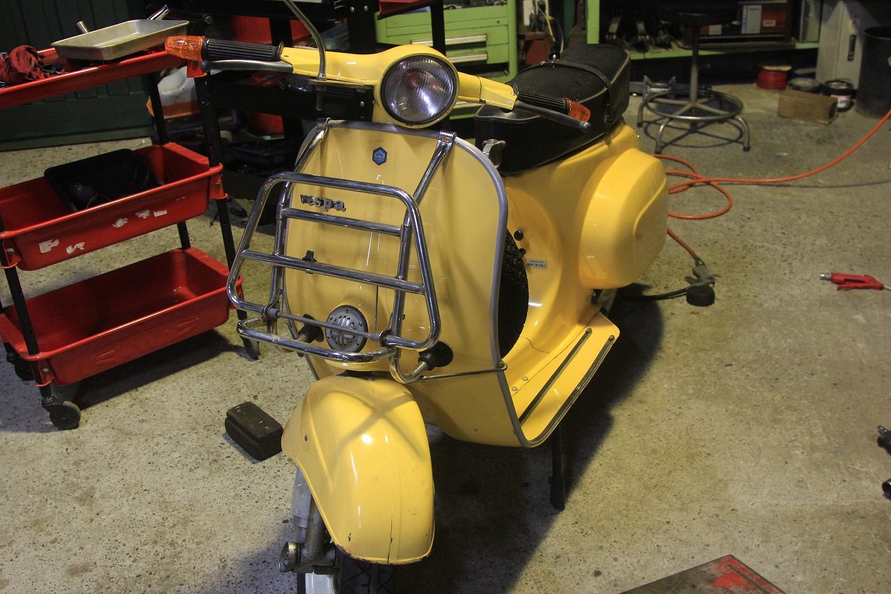 vespa100のエンジン始動に成功した様子