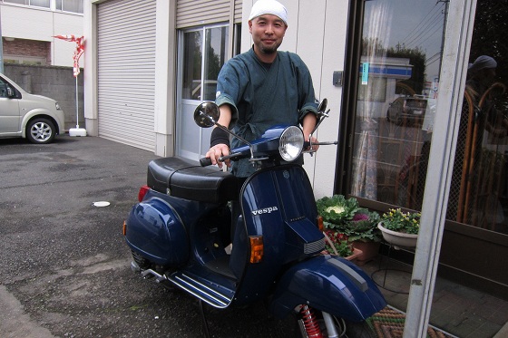 納車先の増田製綿工場の外観とPX200E
