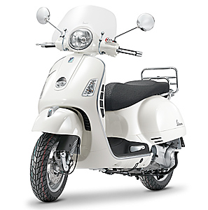 VESPA GTS250ie 成川商会60周年記念モデルに付属する純正パーツの箱