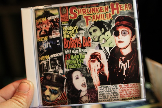 BOBBY'S BARのニューアルバム「SHRUNKEN HEAD FAMILIA」のCDジャケット