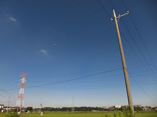 秋晴れの空の下で試運転前に撮影した店前の風景