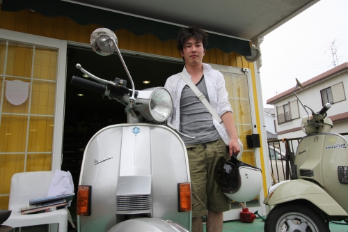 納車の記念撮影に応じてくれたお客様