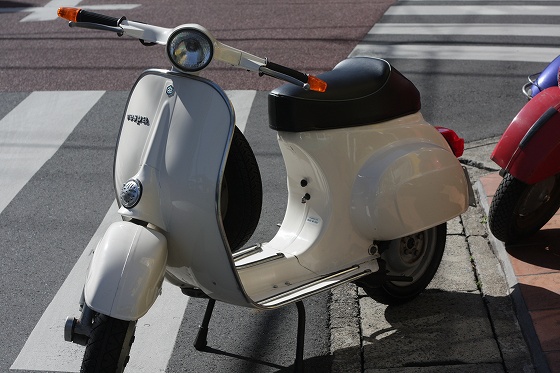 整備が完了したベスパ50sの車体全体写真