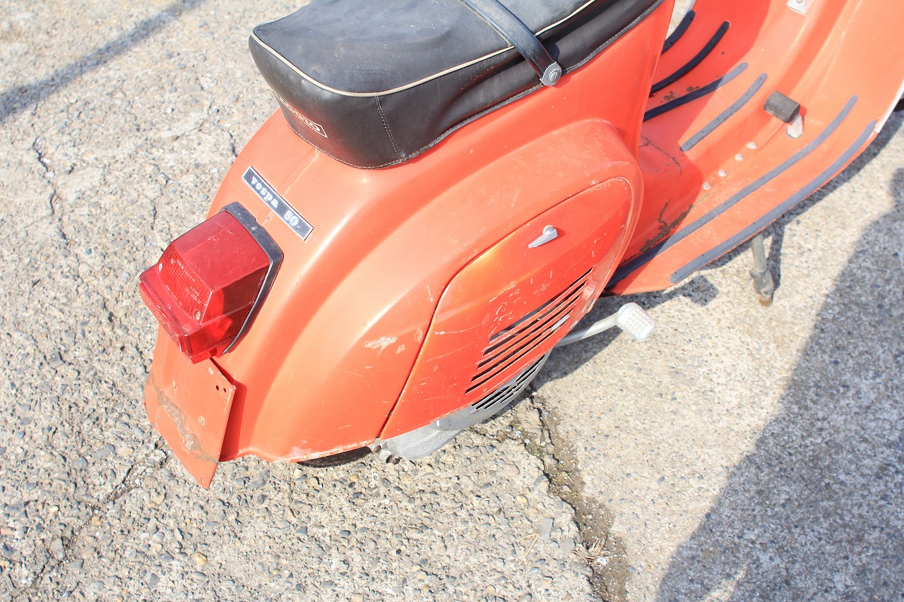 別角度から見た50R、リア周りのヤレ感のある状態