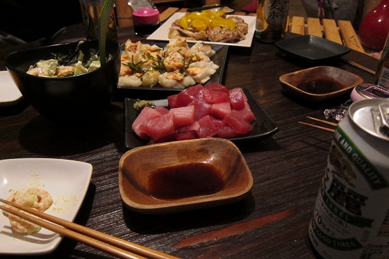 友人宅でいただいた手料理と賑やかな正月のひととき。